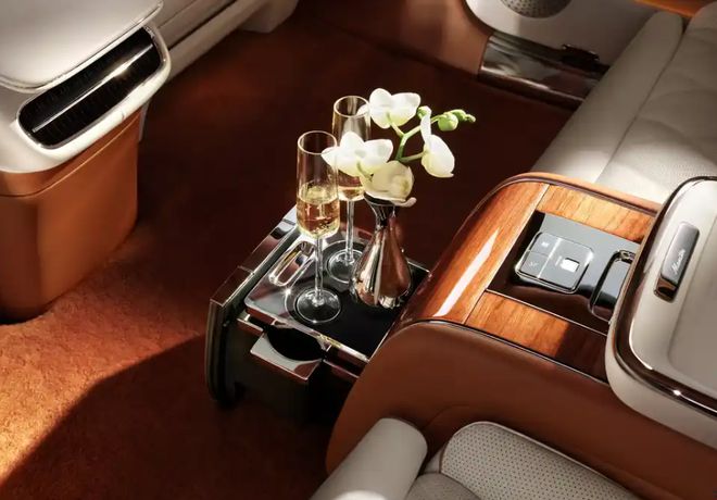 上海车展！内饰曝光配三联大屏冰球突破尊界 S800 亮相(图3)