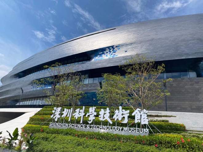 ！四大展厅 950 个项目玩一天都不够冰球突破正规网站深圳科技馆开馆首日挤爆(图2)