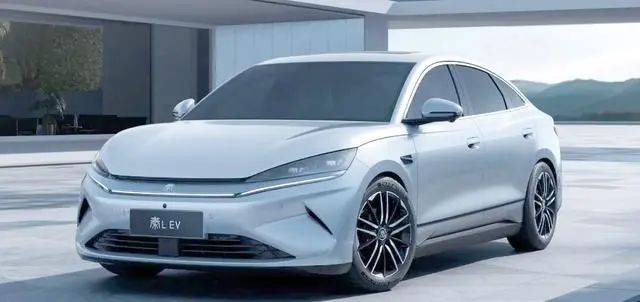 V三款配置深度解析:选车指南冰球突破豪华版比亚迪秦L E(图9) V三款配置深度解析:选车指南冰球突破豪华版比亚迪秦L E(图9)