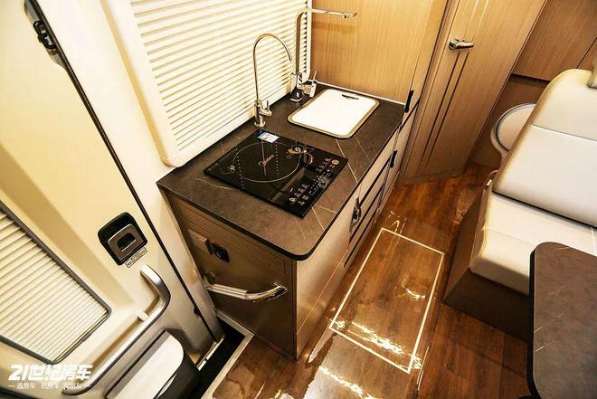 峰景·蓝鲸览拓者四驱房车安全舒适闯天涯冰球突破正规网站一家三口惬意之选!长安(图12) 峰景·蓝鲸览拓者四驱房车安全舒适闯天涯冰球突破正规网站一家三口惬意之选!长安(图12)