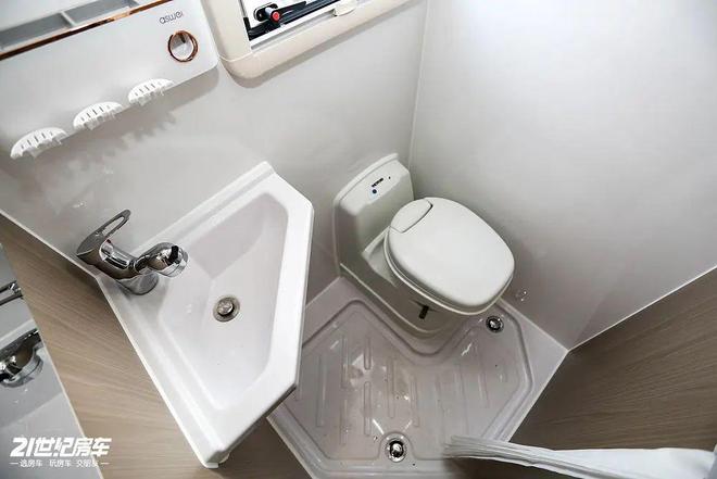 峰景·蓝鲸览拓者四驱房车安全舒适闯天涯冰球突破正规网站一家三口惬意之选!长安(图18) 峰景·蓝鲸览拓者四驱房车安全舒适闯天涯冰球突破正规网站一家三口惬意之选!长安(图18)