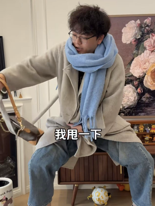 区公厕挤满悄悄崩溃的女性冰球突破豪华版手机版景(图14)